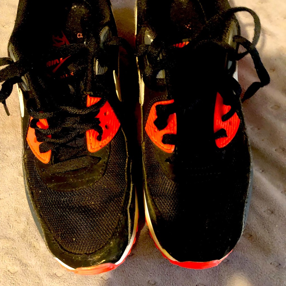 Men’s Nike air max tennis shoes